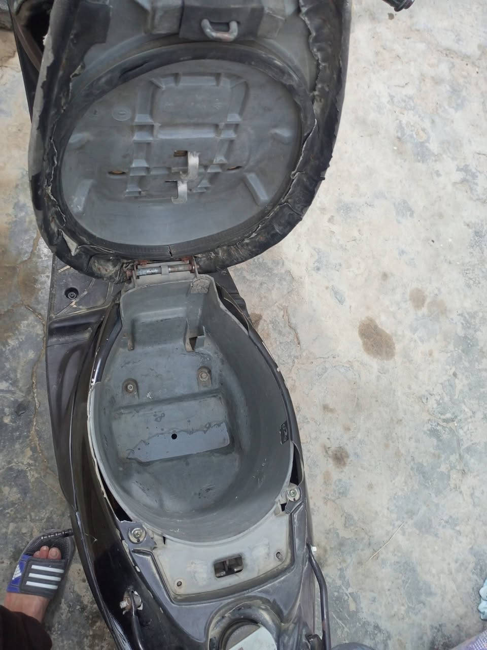 دراجة بيجي اللبيع
ب300 وبيها مجال الشراي يتصل 
على الرقم ***********
