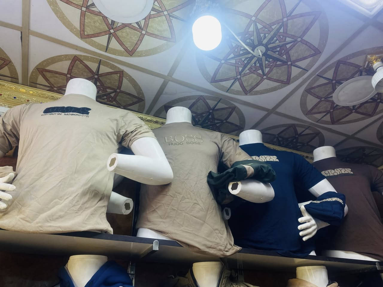 السلام عليكم                                                              تنزيلات تيشرتات 
صيفي  نص (ردن) اي قطعه ب3 قطعتين ب5 
تراك رجالي باقي آخر 8 قطع اي قطعه ب 10 
الموقع السوق القديم مقابيل شركه المسعودي محل دحام شاكر


**إذا كنت صاحب هذا الإعلان وتريد حذفه لأي سبب، رجاءا أرسل رسالة إلى الدعم الفني**