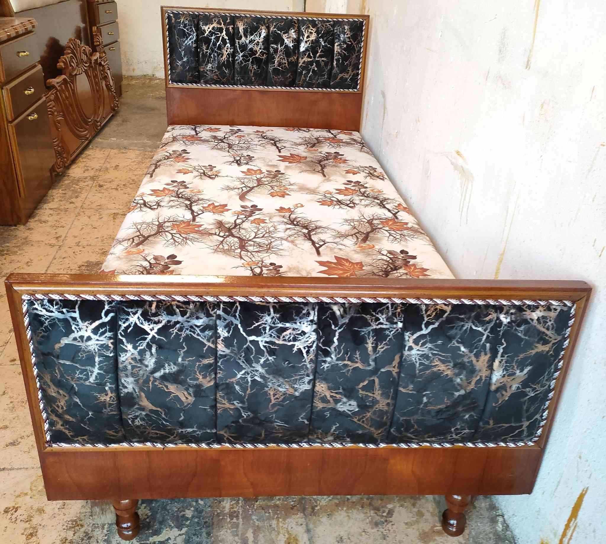 #متابعينا_الكرام 
#تخت_نفر_واحد_فصال_كلاسك_تركي بس شغل عراقي ثقيل درجة اولى نظافه اخو الجديد 👌🏼✨. 
#سعرو_80الف_فقط 
 مستعدون لشراء غرف النوم والقناصير المستخدمة
للاستفسار مراسله الصفحه او الاتصال على  الارقام التالية 
***********📲 واتساب 
***********📲 
📍 العنوان موصل الجانب الايمن دوره الزنجيلي📍
💙تابعو صفحتنه ليصلكم كل ماهو جديد وحصري💙
