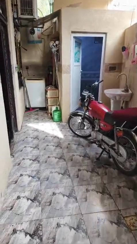 بيت للبيع ١٠٠طابقين يحتوي على ثلاثة غرف 5في٤وستقبال وصاله وصحيات داخلية وخارجية زراعي سند ٢٥الحرالسواده ***********السعربيع مستعجل ٦٢
