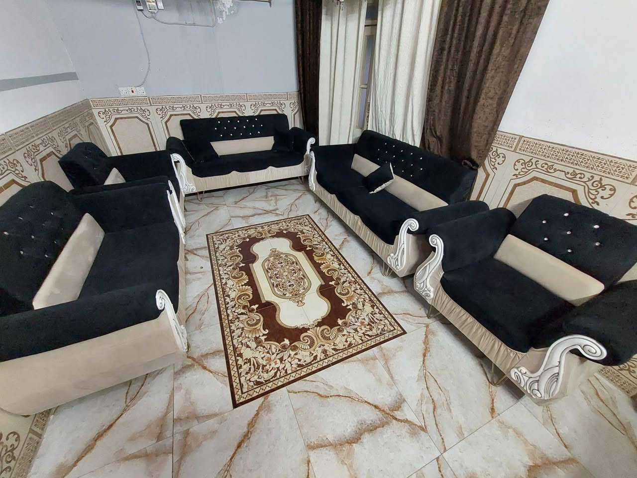 سلام عليكم تخم مستعمل شي قليل اخو الجديد 11 نفر 
البيع العنوان النجف شارع المطار الجديد الاستفسار راسل عله هذا الرقم ***********
