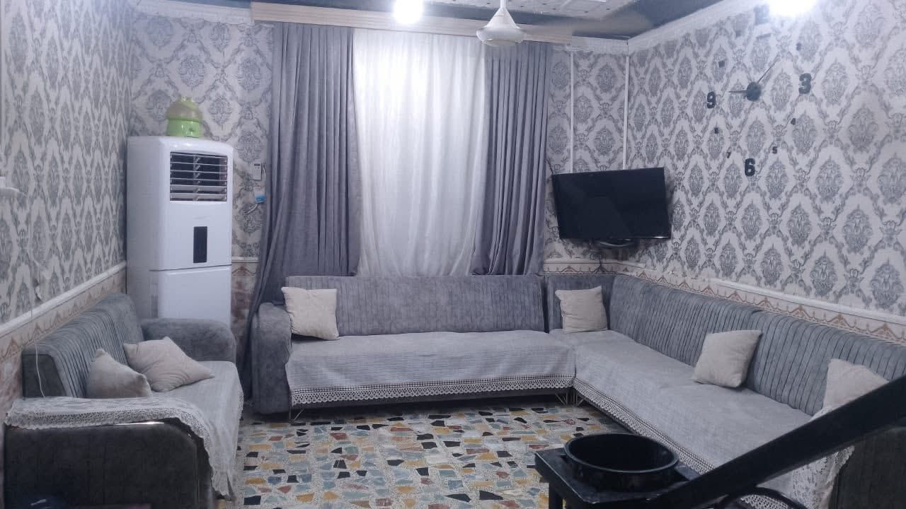 للبيع – دار طابو صرف  🏡

📐 المساحة: 200 م²
📍 الموقع: الفتاحية  
قرب   محلات رؤوف  –

🔹 المواصفات:
 • استقبال
 • مطبخ
 • غرفتين نوم
 • حمام داخلي
 • طارمة •
 • صحيات

🏦السعر 125 

📞 للاستفسار: ***********
