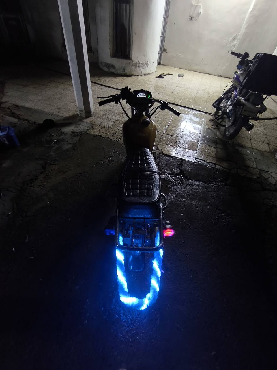 سيفان 24 محرك 200Cc
هـ***********

مبدل ولفات فقط

الماطور كهربائياتو  كلها شغاله.

سلف

لايت

اشاير

كلو شغال  

من هسه اكلك الماطور  يعوزو ويل وره ويلو بي عواج 

مكان جنوب الموصل جدعه

السعر 350 وبي مجال
