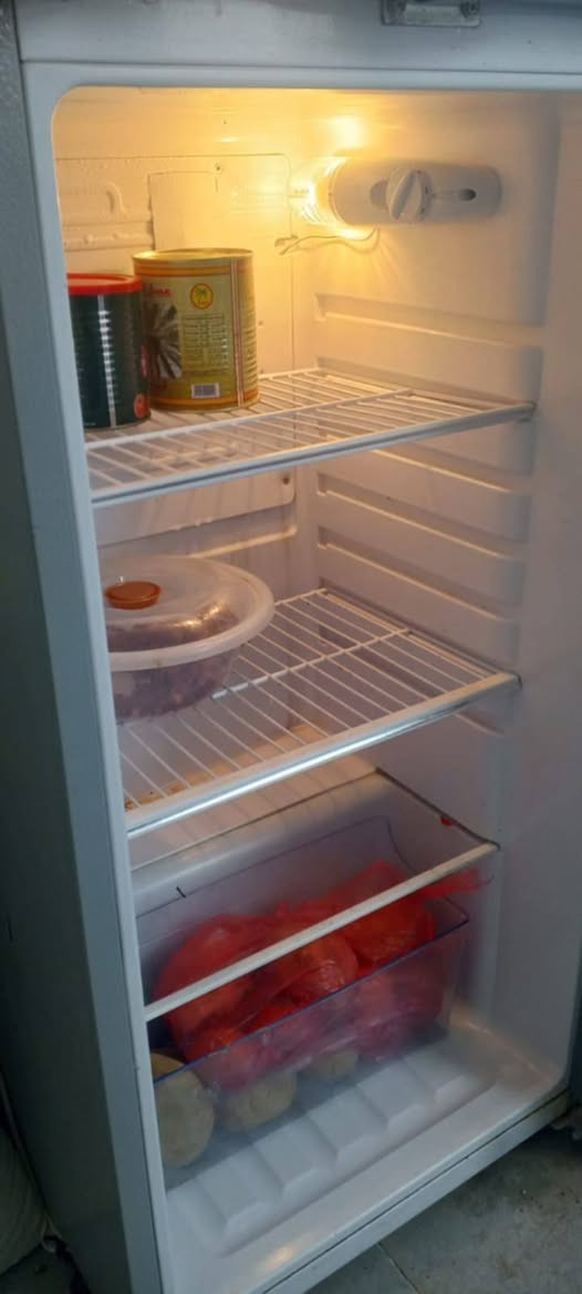 للبيع  ثلاجه شغاله كلشي مابيها  سعرها ١٦٠وبيها مجال بسيط  كنتور صاج  سعره٢٥٠قفل


**إذا كنت صاحب هذا الإعلان وتريد حذفه لأي سبب، رجاءا أرسل رسالة إلى الدعم الفني**