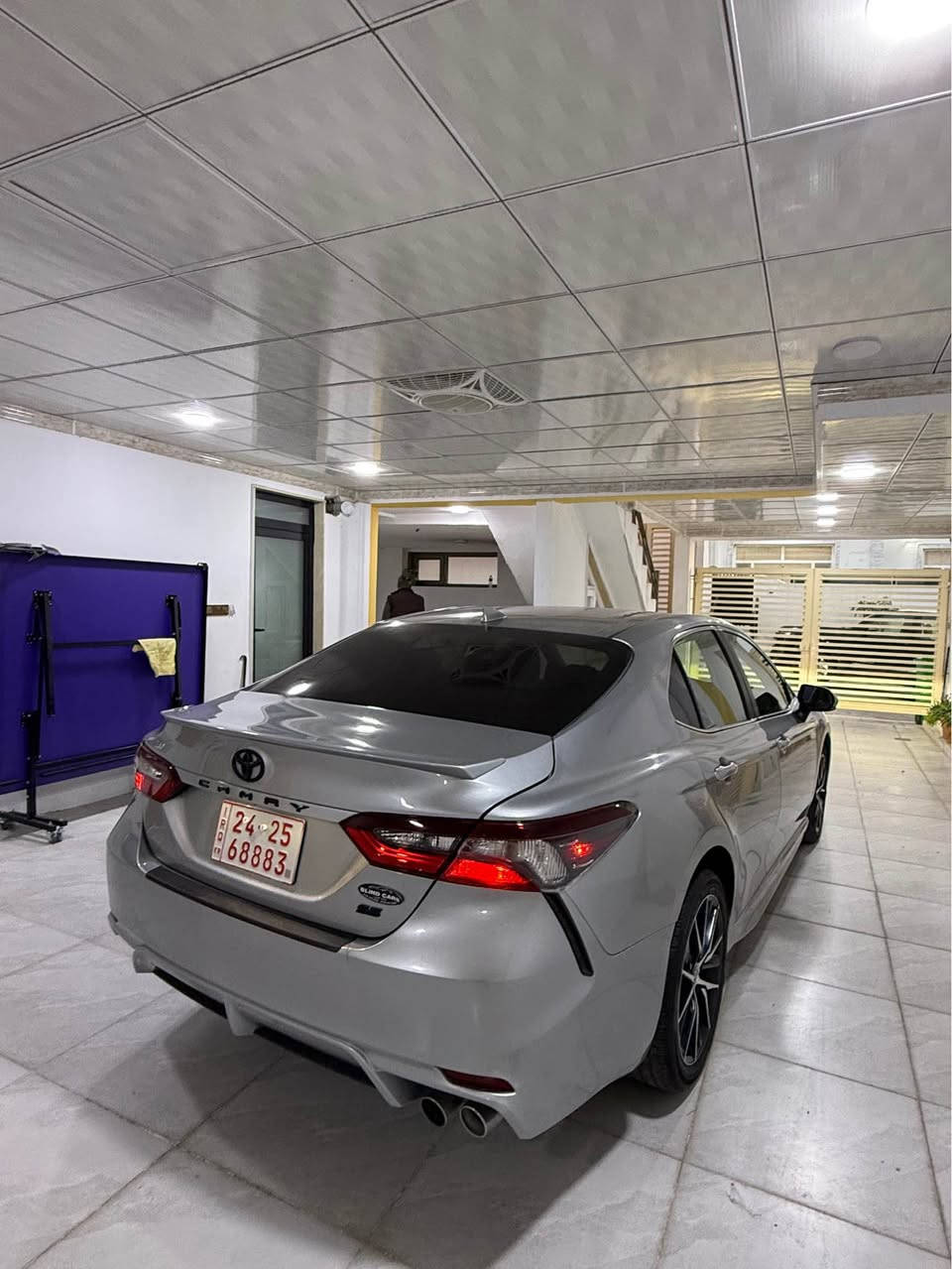 كامري se ٢٠٢٣. 

دةركةهئ بشتئ دكةل نيڤ جةمةلوغئ بشتئ صبغه ئيرباك تكمه وسكان سيستم شةريكه سينك وبشت كةبسن ٢٢ هزار ميل جويه مواصفات se. 

باب خلف النفر صبغ ونص جاملغ الخلفي صبغ برشوت تكمه وستيرن سيستم شركة امامي وخلفي كبس ماشي ٢٢ الف ميل
مواصفات se. 

سعر ١٩٥ ومجال.    ت/ *********** دهوك, العراق
