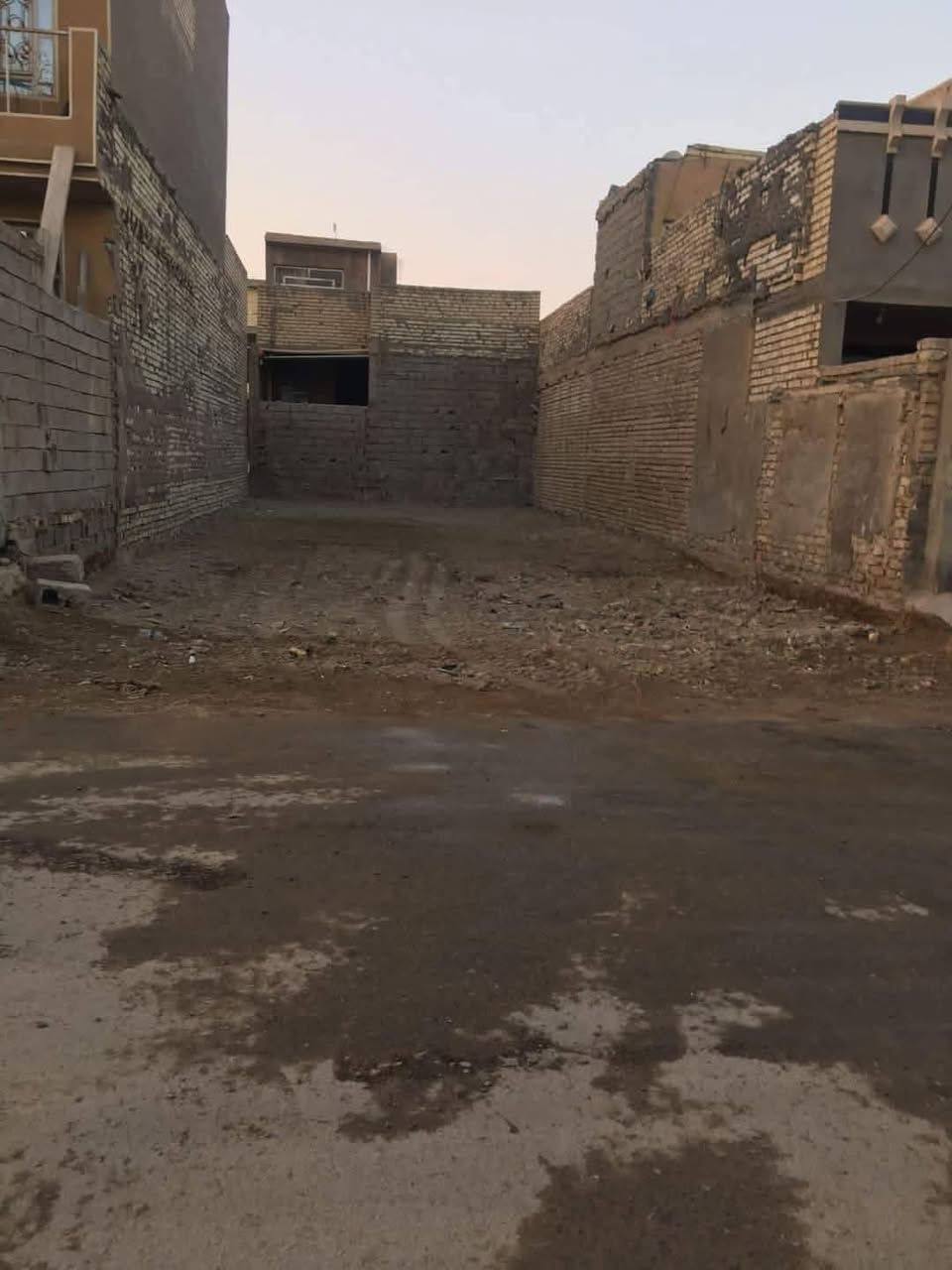 هدم الدور  تفليش البيوت *********** تفليش هدم البنايات المرتفعة ورفع الانقاض وحفر الجفره وقطع البيوت المشتركه  وتجهيز كافة المواد في بغداد عامه في خدمتكم انسب الاسعار في بغداد
