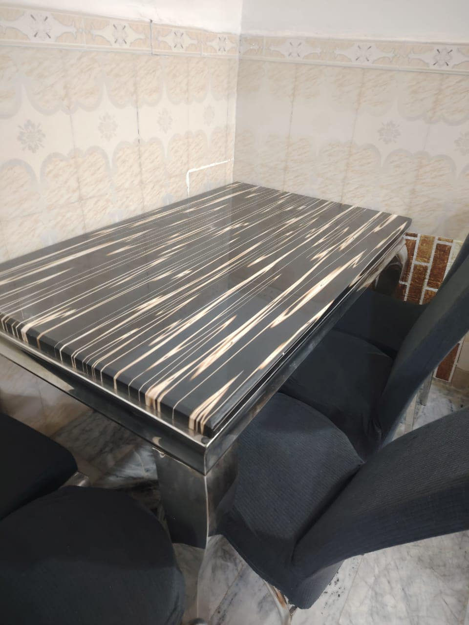 ميز طعام نظيف الحجم تقريباً متر ونص السعر خاص


**إذا كنت صاحب هذا الإعلان وتريد حذفه لأي سبب، رجاءا أرسل رسالة إلى الدعم الفني**