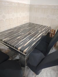 ميز طعام • نظيف • متر ونص