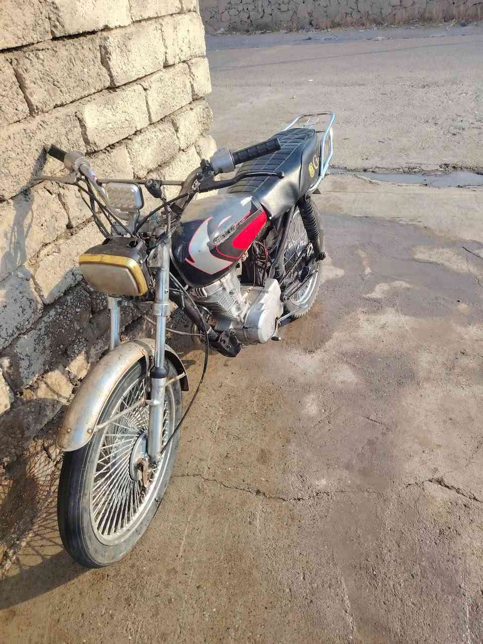 السلام عليكم دراجه للبيع سعرها200 وبيها مجال شغاله مابيها شي مكاني بيجي *********** بي واتساب
