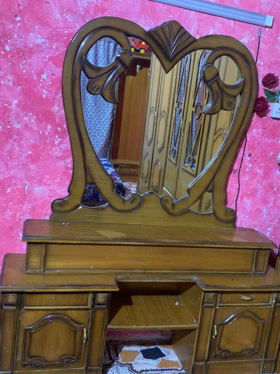 غرفه كامله للبيع مستخدمه مابيها اي شي مال محتاج ب٥٠٠وبيها مجال رقمي بس وتساب ***********
