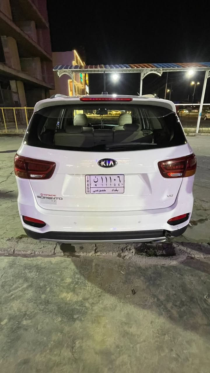 سورنتو ابيض 2018 خليجي بجم 2019
فول مواصفات 
ماشيه (142,000 ) 
 رقم السياره (بغداد )مشروع وطني بأسمي تحويل نفس اليوم مكان السيارة بغداد العامرية
السعر 235 وبيه مجال
السيارة بيها طخة بسيطة بالدعامية الخلفية ورصعة بالجنطة   مكفولة من الصبغ كفالة عامة 
مواصفات السياره 
محرك 6 سلندر 3500
كير 8 نمر
7 راكب
بنوراما 
تبريد ثلاث قطع مع التبريد الخلفي منفصل
شباك نيكل مع لد
تحكم ستيرن فول
مري شفط
بردات خلفية بلادي
شاشةمع نظام android و CarPlay  
نفيكيشن شغال 
نضام ملاحه جي بي اس GPS
انارة ترحيب ابواب ودوسات وداخل
جنطة كهرباء 
سايد ابريك رجل 
كامره خلفية دوارة
كشنات جلد الاصل كهرباء 
حساس امامي خلفي 
 5 ويل كب حجم 19 كروم 
 اربع انظمة قياده eco,sport, comfort, smart
***********
بغداد العامرية
