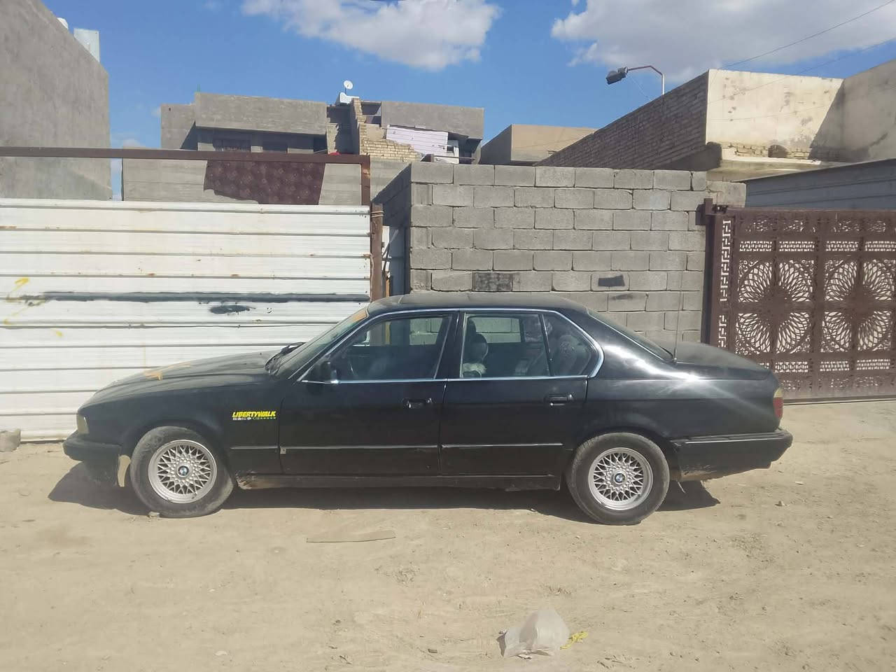 السلام عليكم بيع مستعجل بي ام 735 جير ومحرك كفاله رقم نكليزي ميسان تحويل بي مكان تخم تاير ويل كب خليه كهربايات كلها شغاله سياره خي من الله  وين متريد طلع تراي ***********سعر قفل قفل قفل قفل غيرقابل للتفاوض ٢٨ورقه
