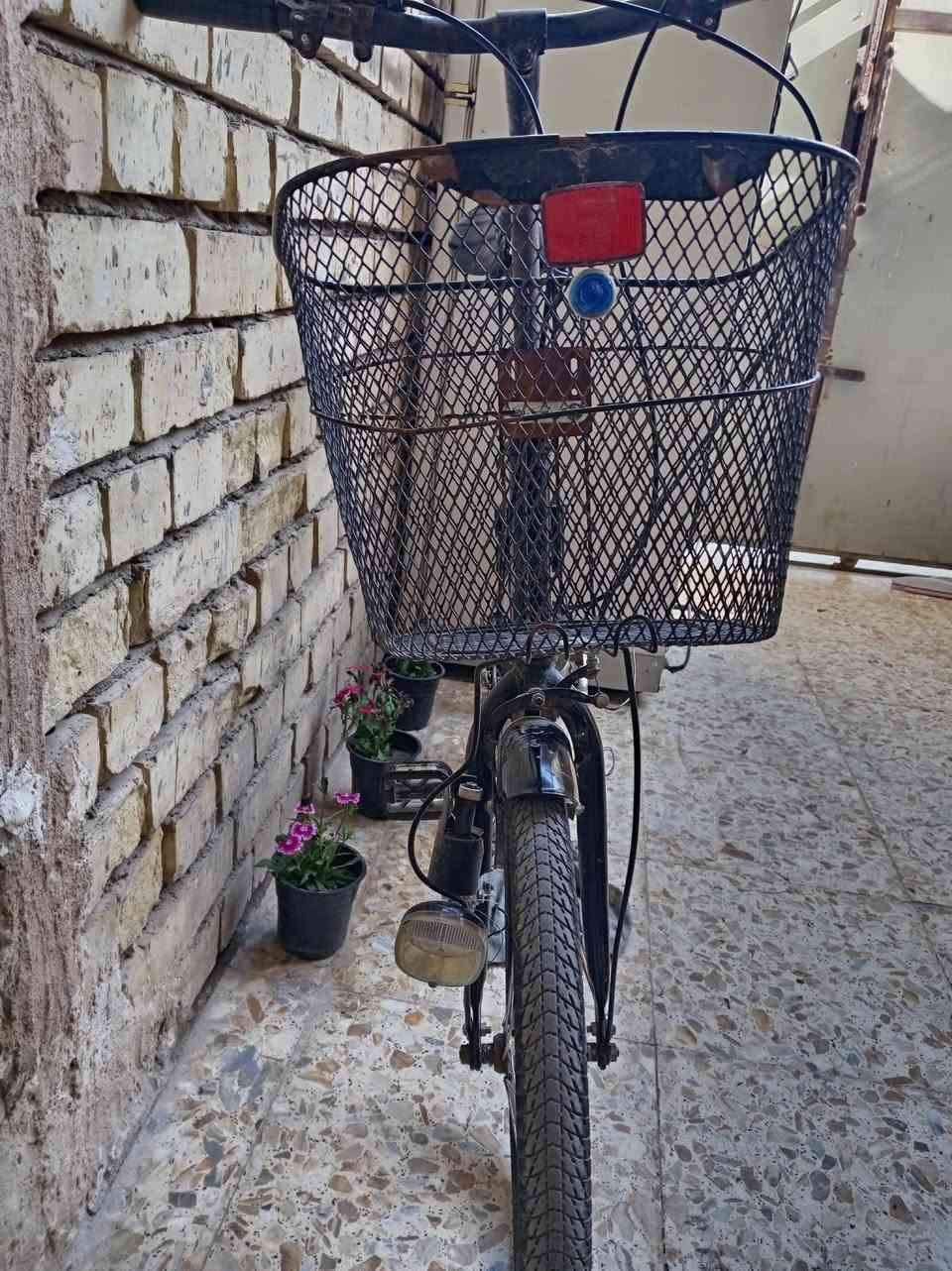 السلام عليكم
بيسكل للبيع اصلي ياباني كامل متصرف برغي عله
40 وبي مجال ***********
