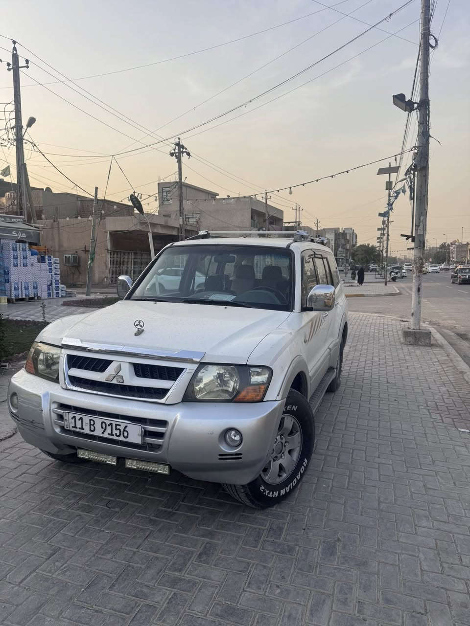 باجيرو ٢٠٠٧ بدون حادث خليجيه
مكينه ٣٥٠٠ السياره حلوه ونظيفه بدون صبغ كير ومكينه مكفولات صدر امامي خلفي جديد تخم تايرر جديد اصلي مري كهرباء السياره يرادلها بس بوليش غير هذه كلشي مينرادلها  السياره رقم بغداد رباعي بأسمي  

  قليل لتقارن سعرها ب لمهجومات سعرها ١٠٥ وبيها مجال مكاني بغداد الدوره شارع ستين
***********
