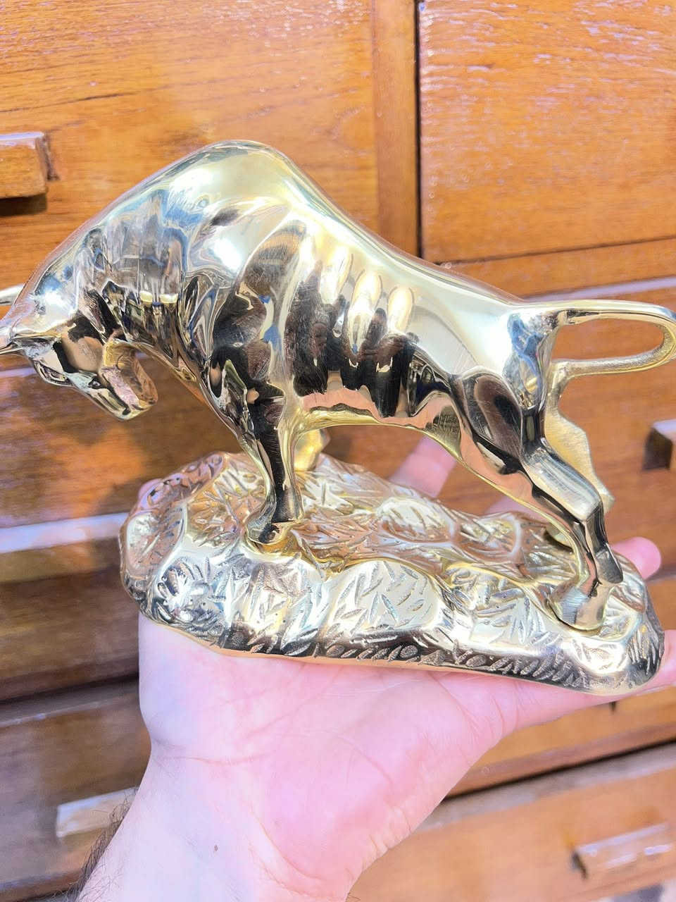 نحاس بالكامل وزن ثقيل جداً جداً حجم اكبر من كف الايد


**إذا كنت صاحب هذا الإعلان وتريد حذفه لأي سبب، رجاءا أرسل رسالة إلى الدعم الفني**