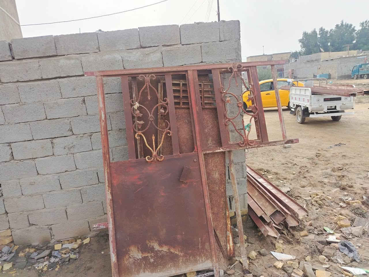 شيلمان مع بوب حديد مع شبابيك للبيع لم اتواجد ع الفيس هذ رقمي***********
