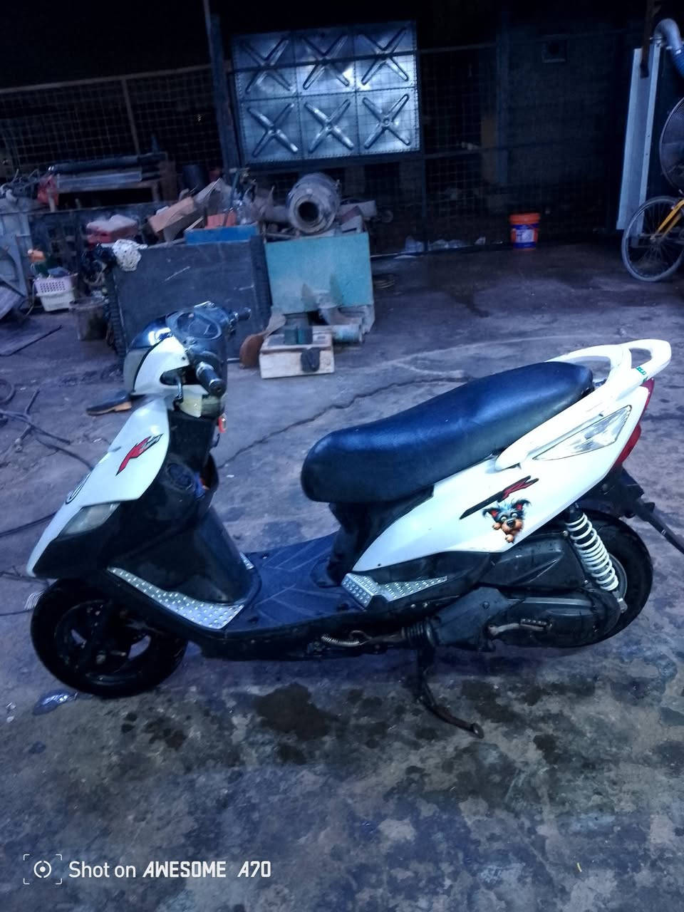 السلام عليكم يالله حبايب دراجه ثعلب 140 الدراجه مثل مشوف حلوه ونضيفه دشبولها بلادي  الدراجه مجفتها قبل اقل الشهر وكله اصلي وتجي وتفحص مكاني بغداد الدورة ورجائن لحد يكسر  ويبخس بحلال غيره الدراجه سعرها 500


**إذا كنت صاحب هذا الإعلان وتريد حذفه لأي سبب، رجاءا أرسل رسالة إلى الدعم الفني**