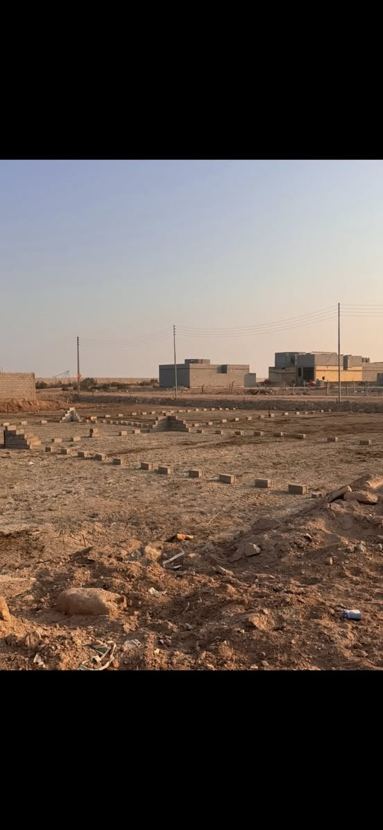 قطع اراضي في الصالحيه شط العرب جميع المساحات متوفرة طابو ملك سنه ٢٥ عرض الشارع ١٥ متر والفرعي ١٠ لحكو الأسعار كلش مناسبه ١٠٠ متر بـ عشر ملايين
