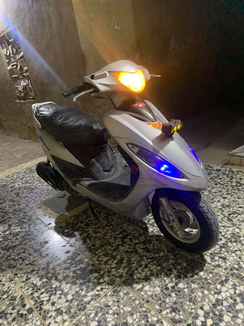 سلام عليكم كامكو جي فور فحل حاوية الدراجة مكفولة لآخر حباية وختم واحد ع طولة سعرها 650 وبيها مجال الدراجة نازلة حاوية صارلها 6 اشهر مكاني كوفة رقمي ***********
