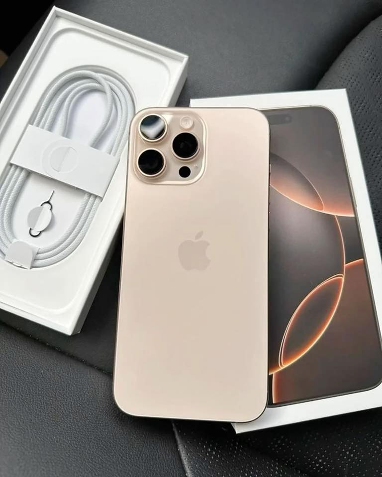 � للبيع | iPhone 16 Pro Max

🔹 الذاكرة: 512GB
🔹 حالة الجهاز: نظيف جداً – كأنه جديد
🔹 البطارية: 94٪
🔹 الاستخدام: خفيف
🔹 لا يوجد أي شخط أو خدش نهائياً
🔹 جميع الملحقات الأصلية موجودة (كرتون + شاحن)

📌 الجهاز شغال 100٪ بدون أي مشاكل
📌 فحص أي مكان يريده المشتري

💰 السعر: قابل للتفاوض بالمعقول 
📍 الموقع: بغداد - العامرية
📞 للتواصل: خاص / واتساب ***********
