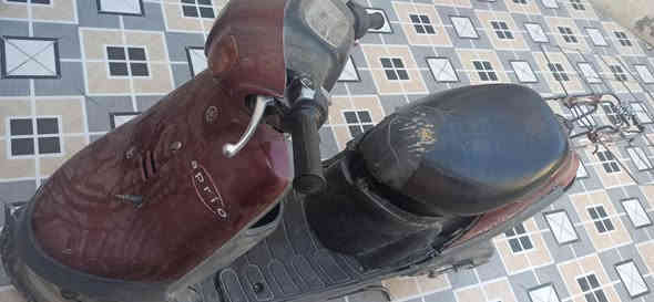 للبيع بترا خط واحد ابيعك طافيه فتحت الكفرات وعفتها وشلت البلك بعد مادري من ابلك لو كابريته 
دراجه ما مفتوحه
صالنصه مبدله بلادي مو تجاري 
مبدل بنزات جديده 
واير بانزين جديد 
صفاحيات مبدله 
الباقي كله بلادي 
250قفل
