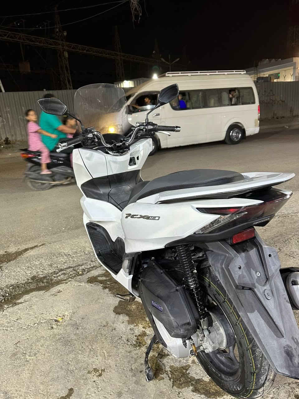 Pcxجيل رابع 
ماشيه 15
ياباني  دراجه نضيفه زيرو 
***********
