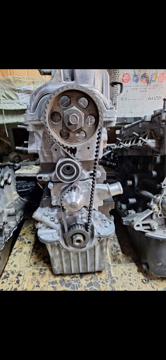 السلام عليكم 
من رخصة الكروب 
يوجد محركات وكير شيري كوين نص محرك و محرك كامل بلادي واكو بستم سيفيا و يوجد حاوية 
يوجد فتح وشد و تجفيت 
العنوان الطالبية فلكة ٨٣ مقابل دائرة الكهرباء 
محلات الكوثر 
 هاتف  ***********
