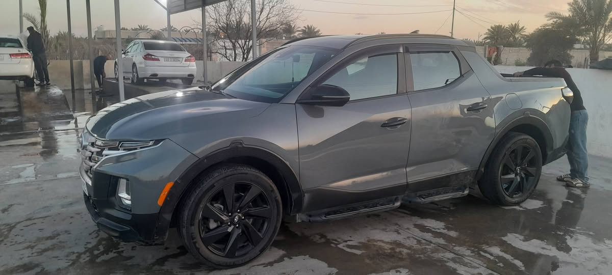 سانتا كروز موديل ٢٣ رقم بغداد دولي بأسمي سعرها ١٨٧ وبيها مجال قليل عنوان بغداد فول مواصفات فتحه تشغيل عن بعد هيترات بلكشنات رادار امامي وخلفي بيها هوايه موصفات بعد صور حادثها موجوده بلنشر ماشيه ١٢الف ميل بدون ايرباك لشراي يتصل وبي خير ويدلل ***********
