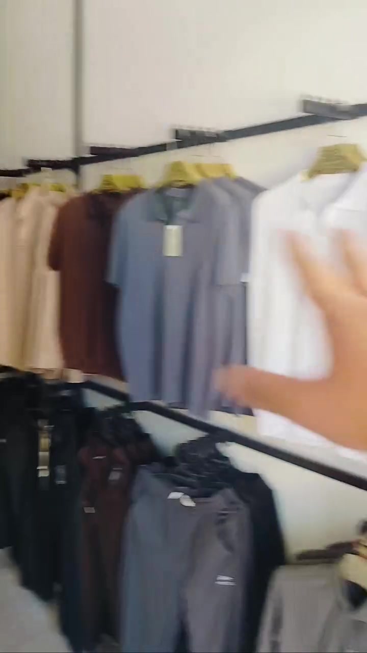 محل ملابس للبيع شارع الكراج القديم سعرة منااسب كلش
تريدة هوة وبضاعتة تريد فارغ كيفك ✅
***********✅
