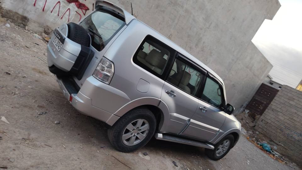 سلام عليكم سياره باجيرو موديل ٢٠٠٨ سياره كفاله عامه بدون ظرب بدن صبغ كلشي مابي تبريد مركزي دواخل لونين تحكم استيرن مرايه شفط ايشره بل مرايه  سنويه جديد بسمي كوبون بنزين موجود محرك مامفتوح سياره كلش نظيف الحمدلله سعر ١٢٥ بي مجال  عينوان كركوك شوراو موبيل *********** كركوك, العراق
