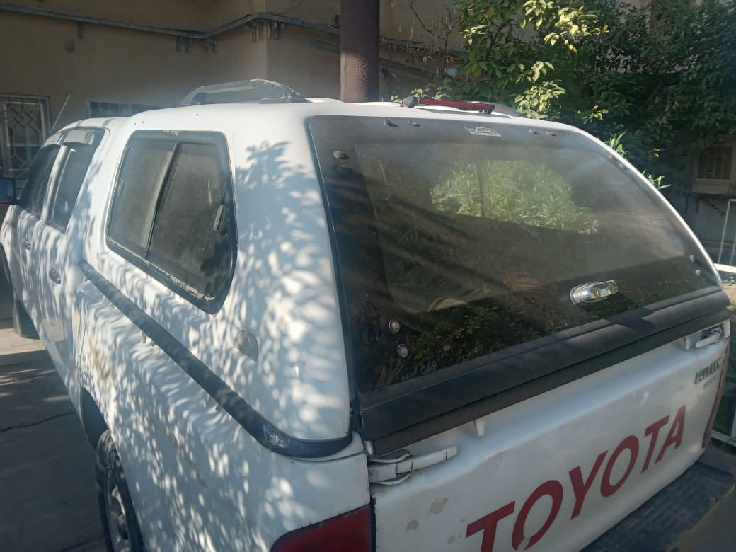 قنبورة للبيع لون ابيض تنشد علدبل قمارة السعر ١،٢٥٠ مليون وربع  بيها مجال وياها دبل مفتاح بغداد ***********
