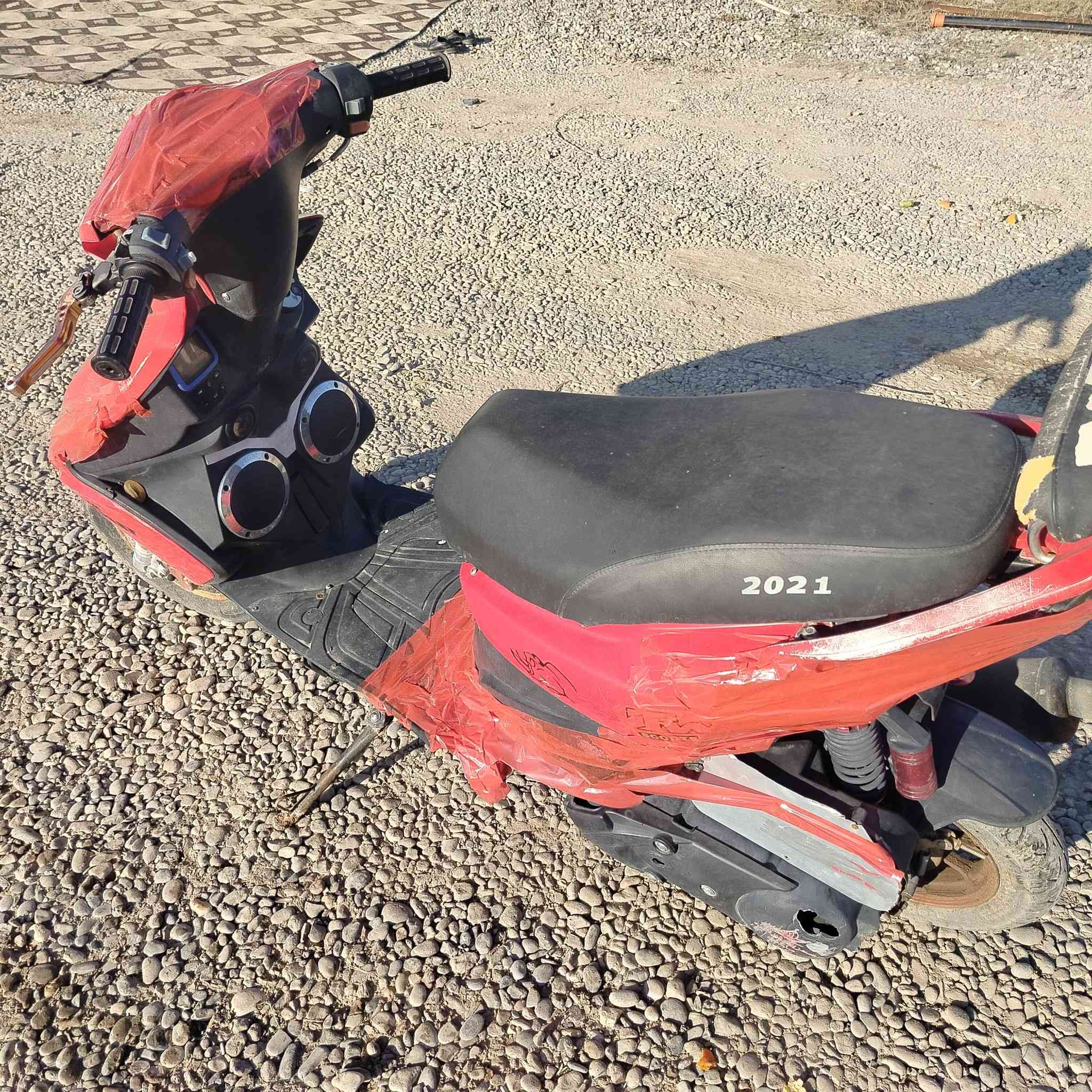 ماطور ماكس للبيع محرك نضيف ما مفتوح مسجل شغال دراجه فقط باتريها شويه تعبان و سكليتر قطع بس سيم و الكفره مالها الوره شويه تعبان  سعرها 200 شراي ادخل خاص او اتصل ع رقم ***********
مكاني كركوك قضاء الحويجه 🤍
