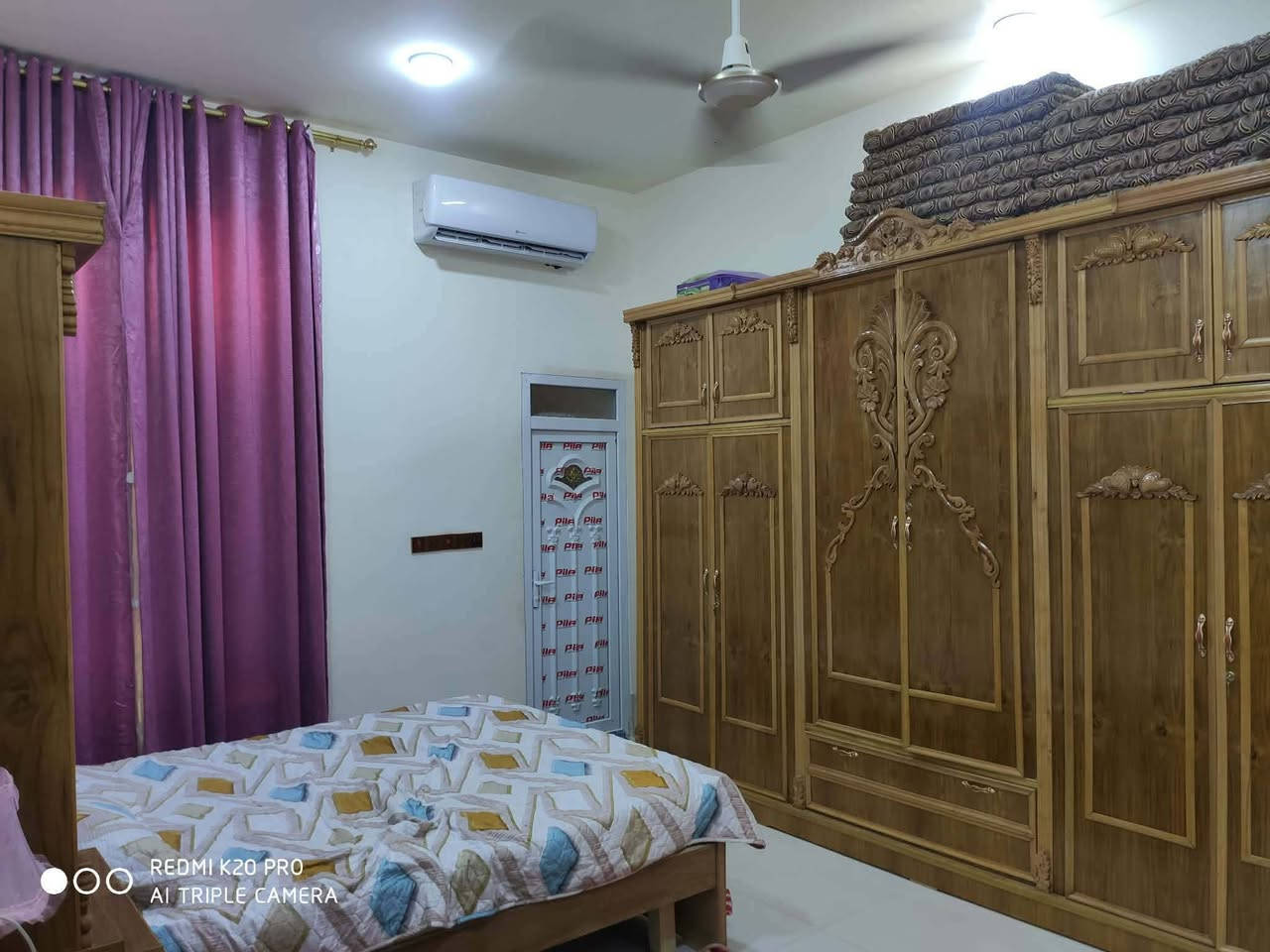 🏠 دار للبيع طابو صرف 
📐مساحته 280 متر يقع في حي خرباط خلف الإمام  القاسم 

يبعد عن الامام القاسم( ع)حوالي 200متر

شارع فرعي ....تفاصيل الدار 

🛏غرفتين نوم نظام سويت 

صالتين للضيوف والعائله 

استقبال 

مطبخ حار وبارد 

صحيات داخليه ومغاسل وخارجية 

بناء حديث 

للعلم البيت مطلوب سلفه مبادره 60 مليون 

للاستفسار مراجعة مكتب عالم العقار في الجمعية مقابل الإطفاء او الاتصال

***********

***********

 #عندك_عقار_للبيع_فقط_راسلنا_اواتصل
