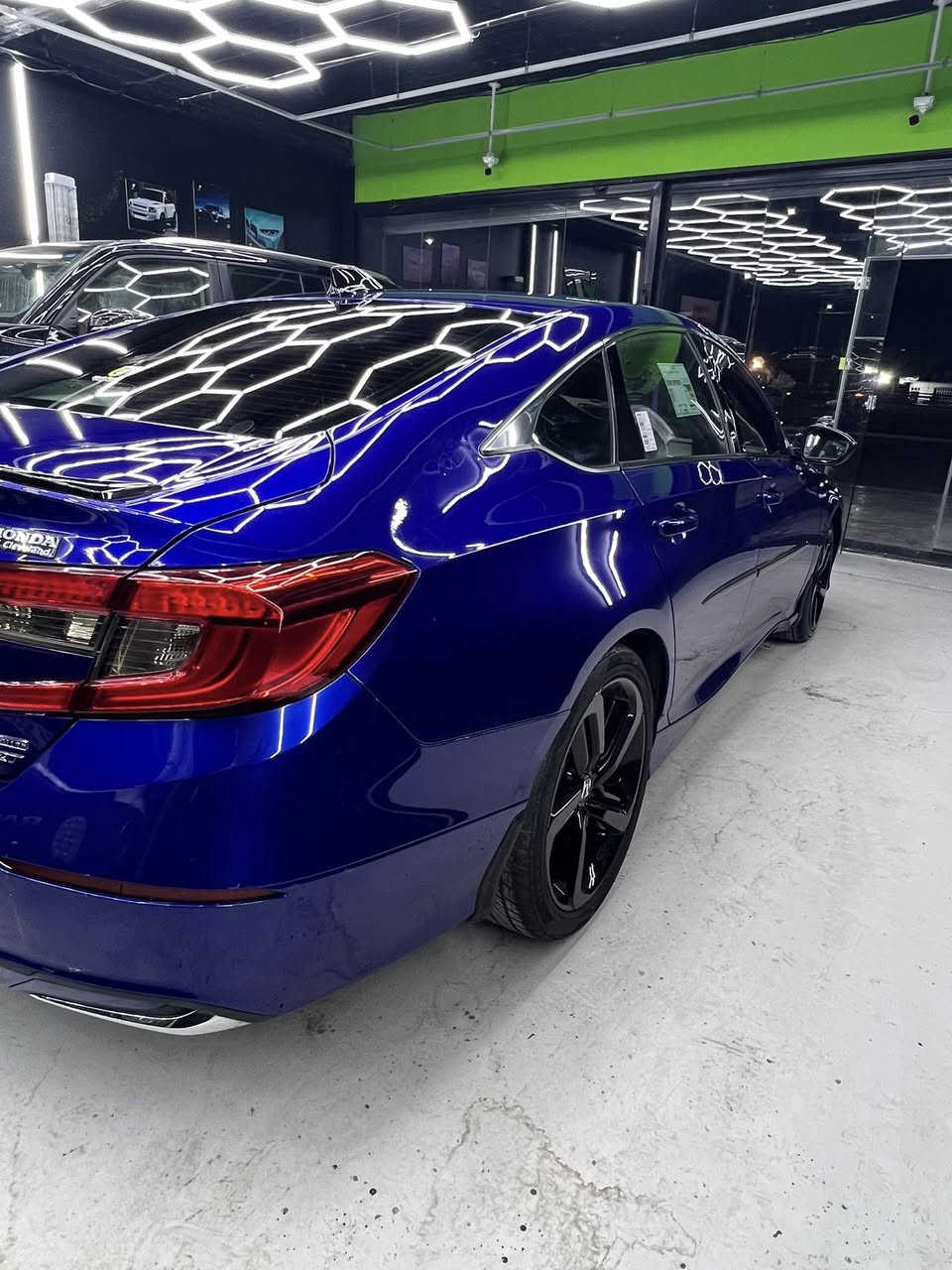 السلام عليكم 

…للبيع هوندا اكورد هايبرد موديل2022فئة السبورت 

✅السياره لون حبري مميز 
✅مواصفات السياره فول مواصفات 1/1عدا الفتحه
✅السياره ماشاء الله متعوب عليه ومال جناي 
✅ مبدل صدر امامي خلفي قبل سبوع 
✅بوليش ونانو سيراميك جديد
✅تخم تاير جديد السياره
✅السياره ربع دينار مذب عليها ميحتاجلها مصرف سنويه وهزة جديد
✅ مايل السياره 36 الف مايل وقابل للزياده
✅حادث السياره 4 قطع رش فقط 
✅السياره كير مكينه لغد صدر كفاله وضمانك الفحص بس براس الشاصي اليسار سحبه بدون كص بدون معجون

✅السعر بلاش 137 وبيها مجال بسيط وبالخدمه

✅تواصل واتس او خط ***********
