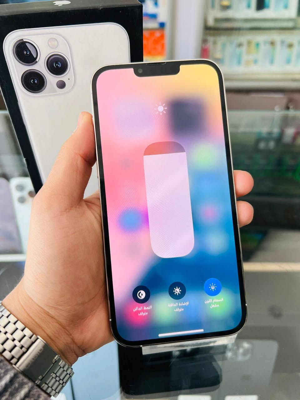 ايفون 13 برو ماكس نضافه فول🔥🔥
ذاكرة 256 بطاريه 93 نموذج m الأصلي الجهاز مامبدل بي شي 
بالحاسبة كله نورمال ✅✅ شرط تفحص الجهاز وين ميعجبك مع وصل ضمان من المركز لمدة 5 ايام 🔥ملحقات كامله
اي مشكله اي خلل يستبدل الجهاز السعر 675 الف 🔥🔥
بغداد / البياع شارع 20 اسم المحل مركز حسان للموبايل 
***********
