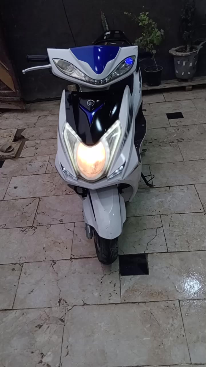 سلام عليكم دراجه سكنس محرك ياباني لبيع الدراجه جديدة بالشارع استخدام سنه أو أقل السنه ما معرض بلاديه أصل شركه تشتغل هندر بيها نواقص بس لعلم منزل من سعرها الله شاهد الدراجه حلوة ومرتبة صالنصه اف ام رياضي اما دراجه جانت أول عندي موصله ب800 وهسه اريدها ب 600 وبيها مجال بسيط نواقص الي بيها ( سلف/ هورن ) بس كما موضح في الصور الي يحب يتواصل عل خاص وهذا رقمي *********** اما السعر ليش ب800 جانت واريدها ب600 لن مستعجل على للبيع متوازي عل فلوس الله شاهد والدراجه بسمي أوراق
