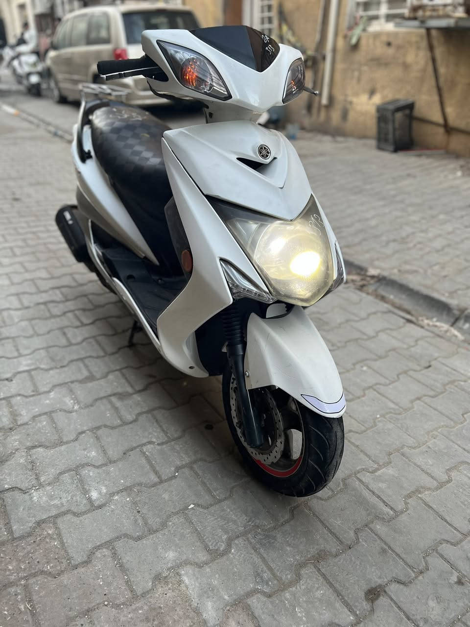 دراجه سكنس لد جديده مال رمبه نوزل خطين مكينه ناعمه شلعه معدل ربع نكره كفرات اصليه كهربائياتها كلها شغاله دراجه جديده مكفوله اي نقص مابيها السعر 800 الف  محتاج العنوان بغداد الكرخ رقم ***********
