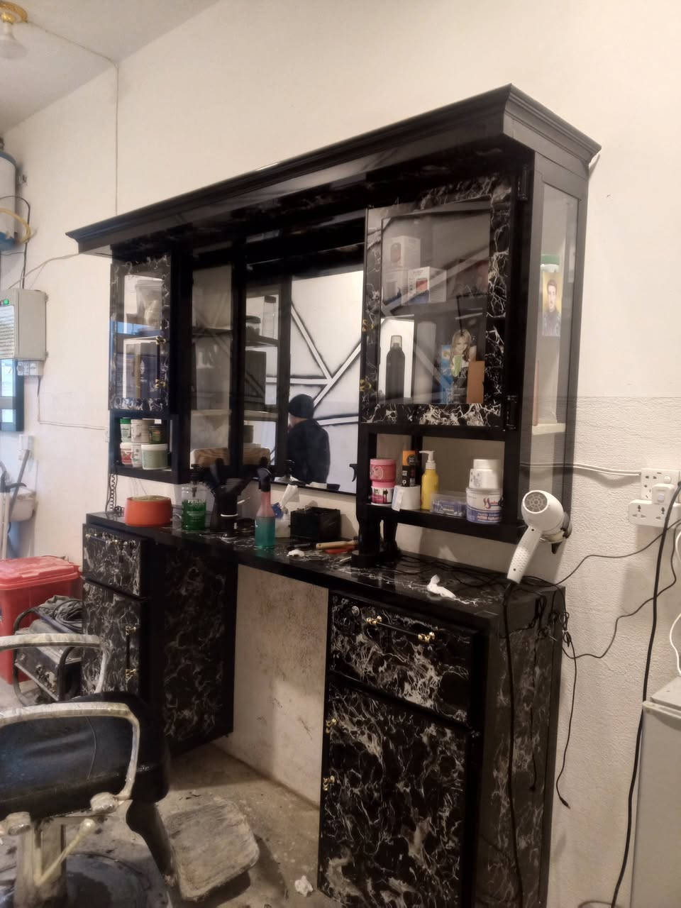 مرايه حلاقه للبيع ***********
