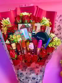 باقة مكياج بالورد • هدايا عيد الحب • توصيل لجميع المحافظات