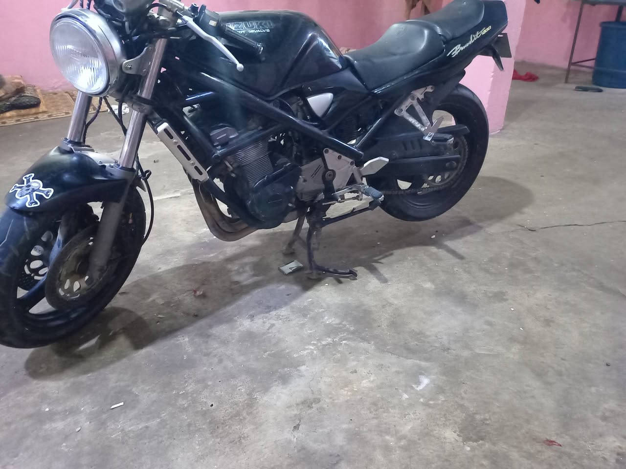 دراجه باند 400 للبيع او مروسه محرك مامفتوح بس الفوك كهربائيات كلها شغاله دراجه نضيفه يعوزها بس كابريتر؛(العنوان).. موصل جانب الايسر (رقم الهاتف) *********** المو شرايه لا يدخل السعر 550
