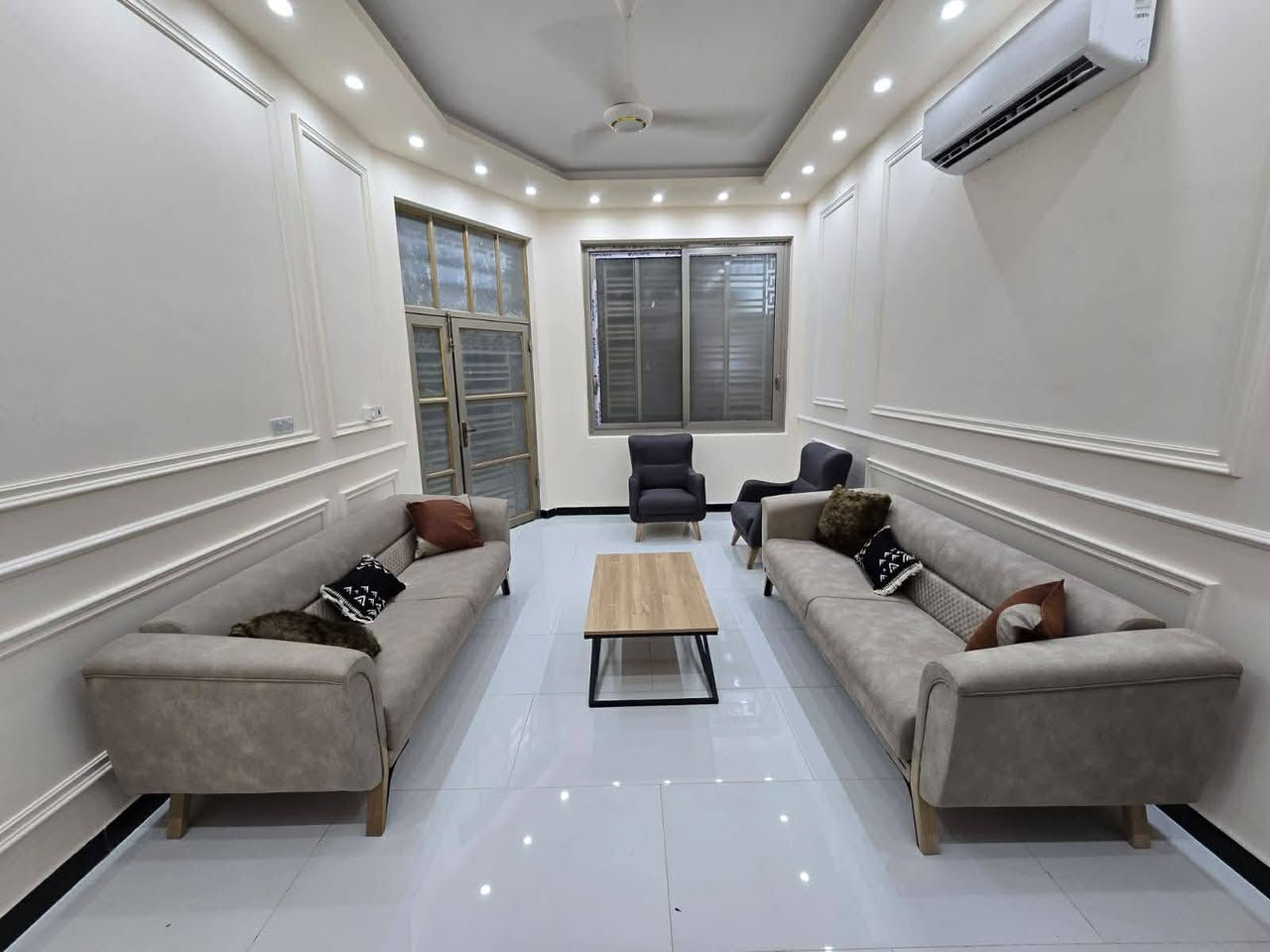 مرحبا🙂‍↔️
دارين في حي الجامعه 
مساحه ١٥٠م
طابقين علق رقم (٥)
منطقه ٢٩خلف منطقت ناسخ 
تواصل ع /***********
نستقبل بيع | إيجار | استثمار
شركة البيت العراقي
الموقع: النجف الأشرف
حي سعد – قرب غرفة تجارة النجف
#عقارات #بيع #ايجار #استثمار
