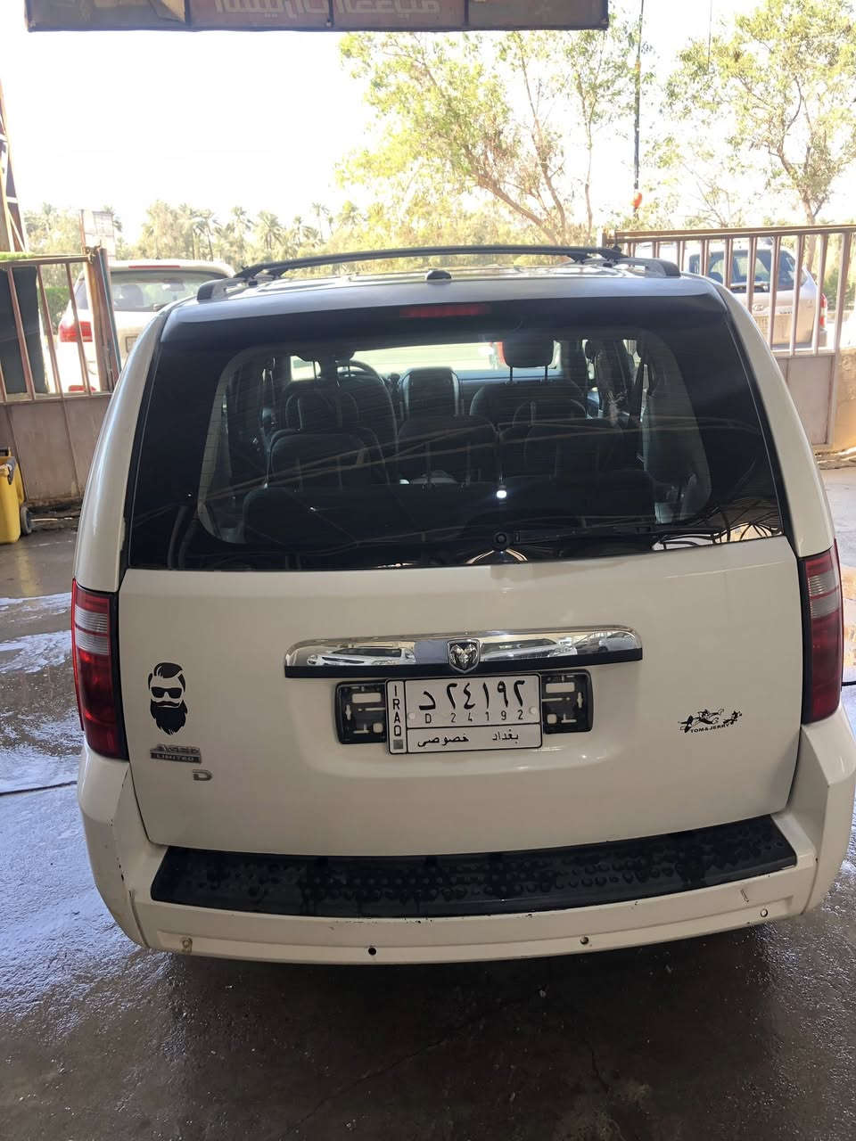 السلام عليكم دوج موديل 2009 حلوه السياره مكينه كير مكفول كشر السياره مثل ما واضح بل صور والسونار مرفق مع الصور سعر السياره ١٠٠$ ومكان السياره ديالئ بــعقــوبـه 
للاستفسار اتصل ع الرقم 
***********
