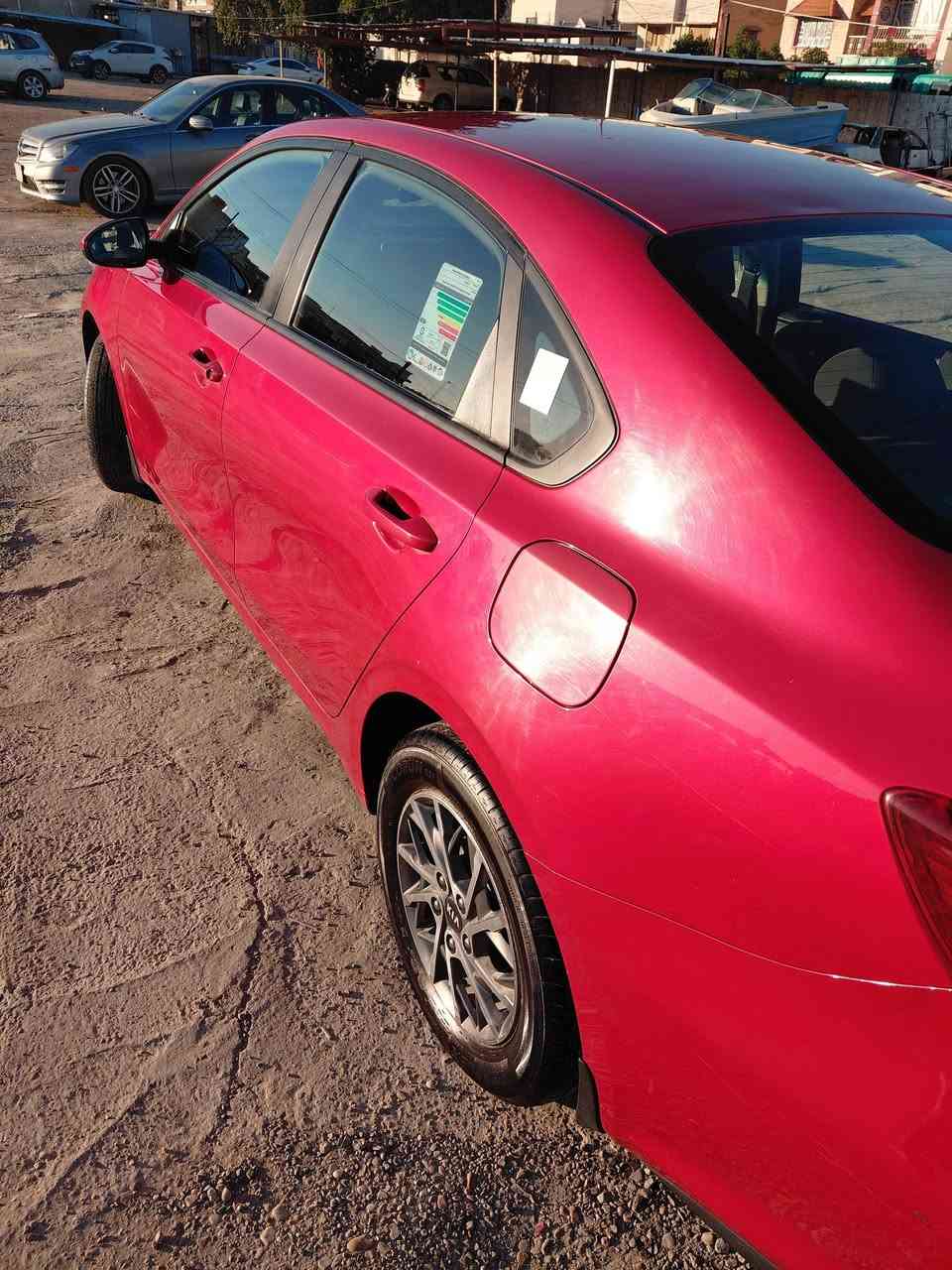 السلام عليكم 
سيراتو ١٩ 
ماشيه ٩٣ 
كير مكينه تبريد كفاله 
سعرها ١٤٥$ مكانها الحريه او العطيفيه ***********
وباقي تفاصيل بل صور سونرها موجود
