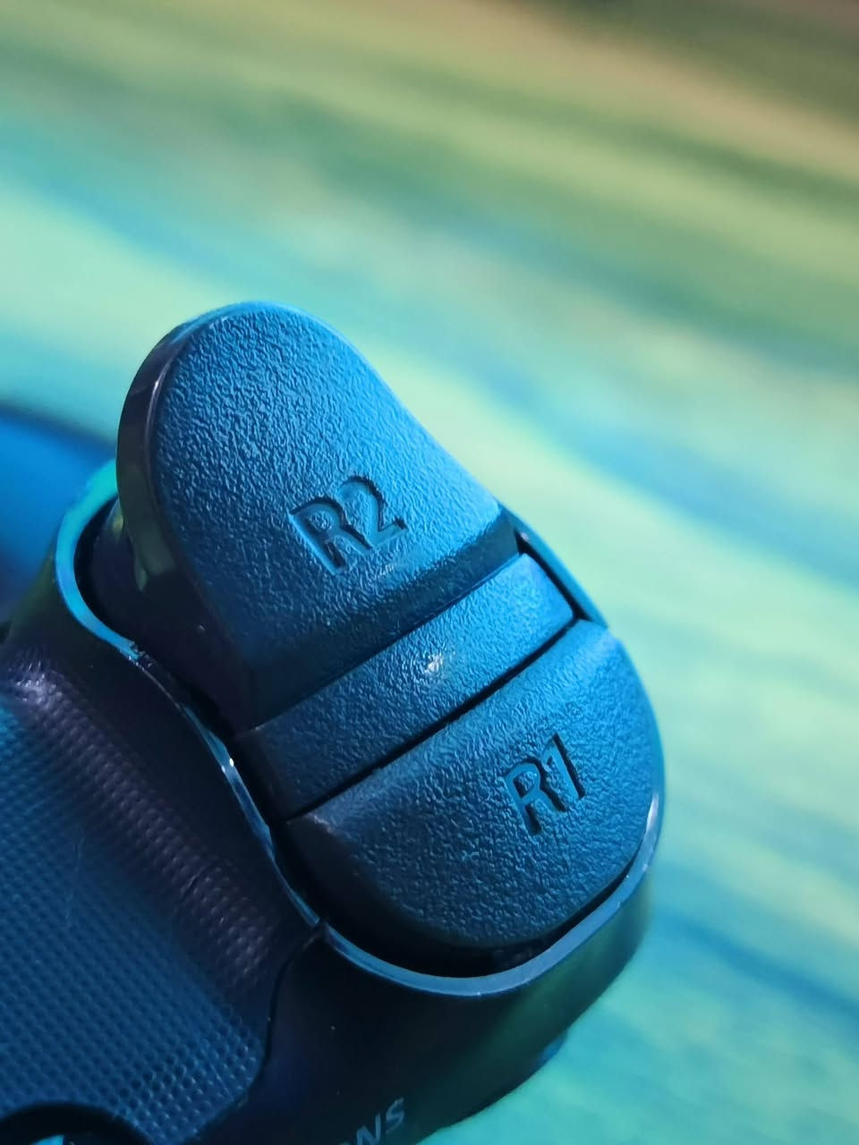 جويستك بلي فور اصلية 
ما بيها شي فقط الـL2 نسبة الضغطة مالته 75%
اما القرص فحم 
اثنينهم بـ٢٥ 
📍البصرة القديمة

***********
