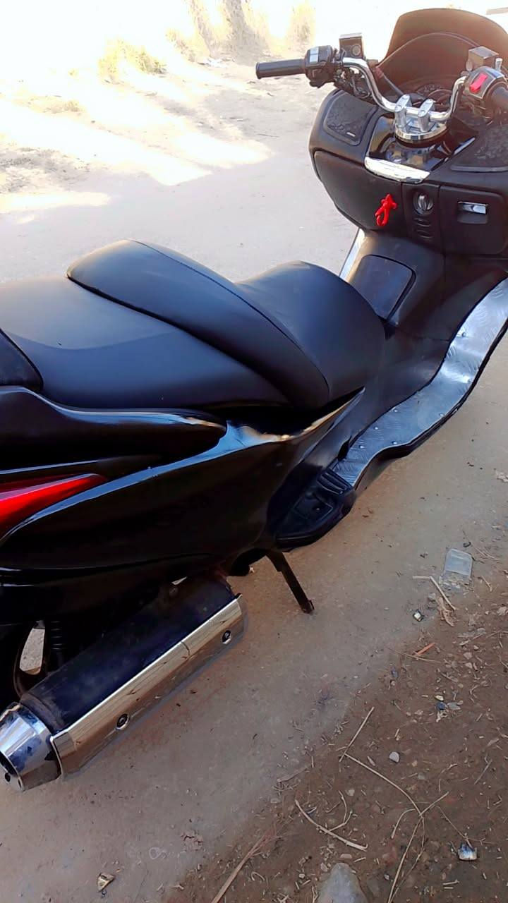 السلام عليكم دراجه فورزا 08 دراجه خير من الله الكهربائيات كلها شغال السعر 800 وبيها مجال العنوان ديالى قرب جسر خرنابات رقم الهاتف ***********
