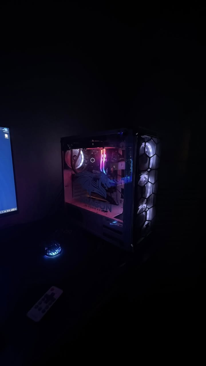 Pc للبيع فقط كيس
Cpu c17 10700 TRAY FAN COOLER MASTER
ML240L RED
DDR4 4x8 GB XPG D30
CASE XIGMATEK VENOM X M.2 NVME 256 GB LEXAR
GALAX RTX 3060 TI
POWER SUPPLY FSP 700 W 
Hard-HDD-500
بيهة مجال بسيط

كيس RGB ويا ريمونت متغير الالوان ويسرع الڤانات
السعر 950


**إذا كنت صاحب هذا الإعلان وتريد حذفه لأي سبب، رجاءا أرسل رسالة إلى الدعم الفني**