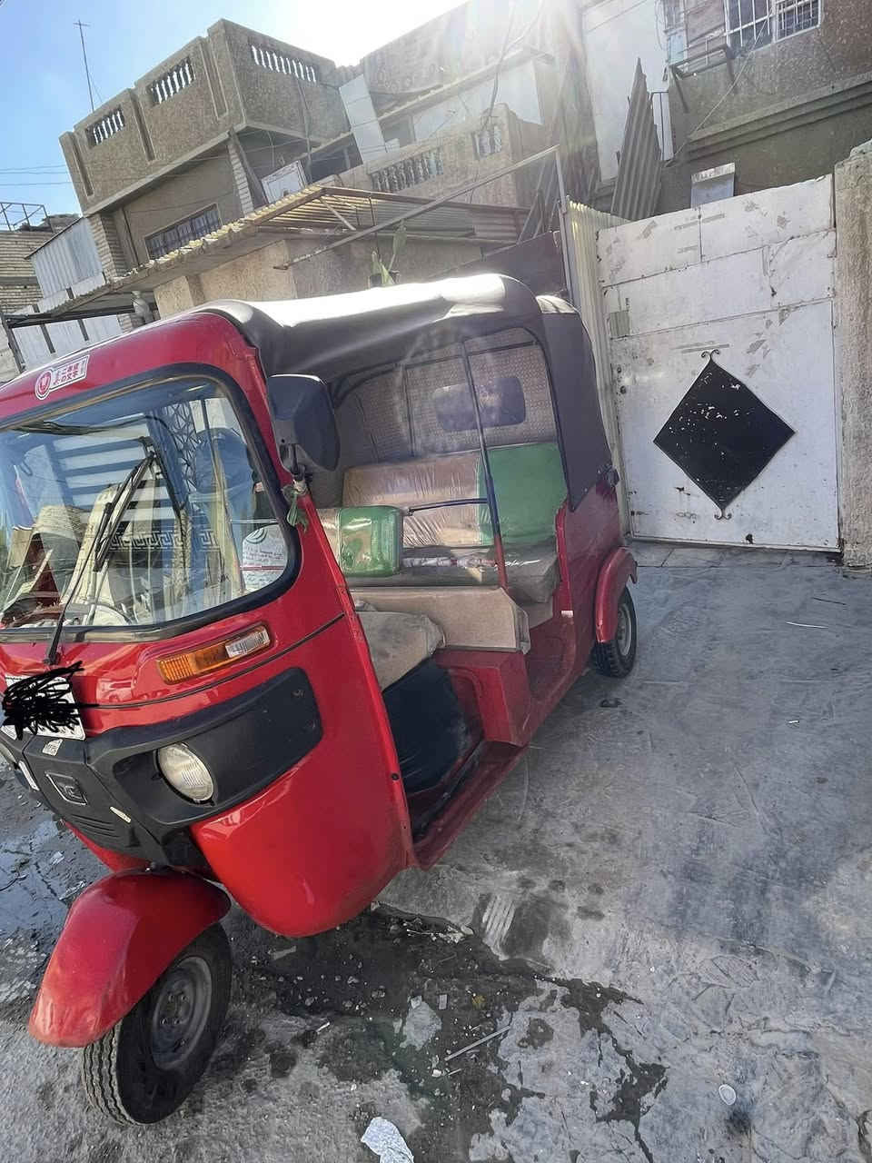 السلام عليكم تكتك للبيع  2018 رقم وسنويه مصبوغه عام معمره دوس مسويلها ادامه كامله ماناقصها شي  ***********
