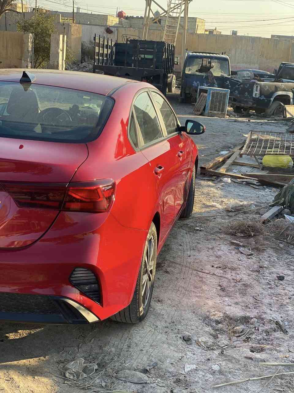 كيا فورتي
موديل ٢٠٢٤
ماشية ٥ الف 
سياره بيه جاملغ ايمن وبنيد ونص الجاملغ الايسر وبيه باب كلير من امريكا 
كير محرك لغود مكفوله بيها بارد بالشواصي 
ب١٤٢
***********
