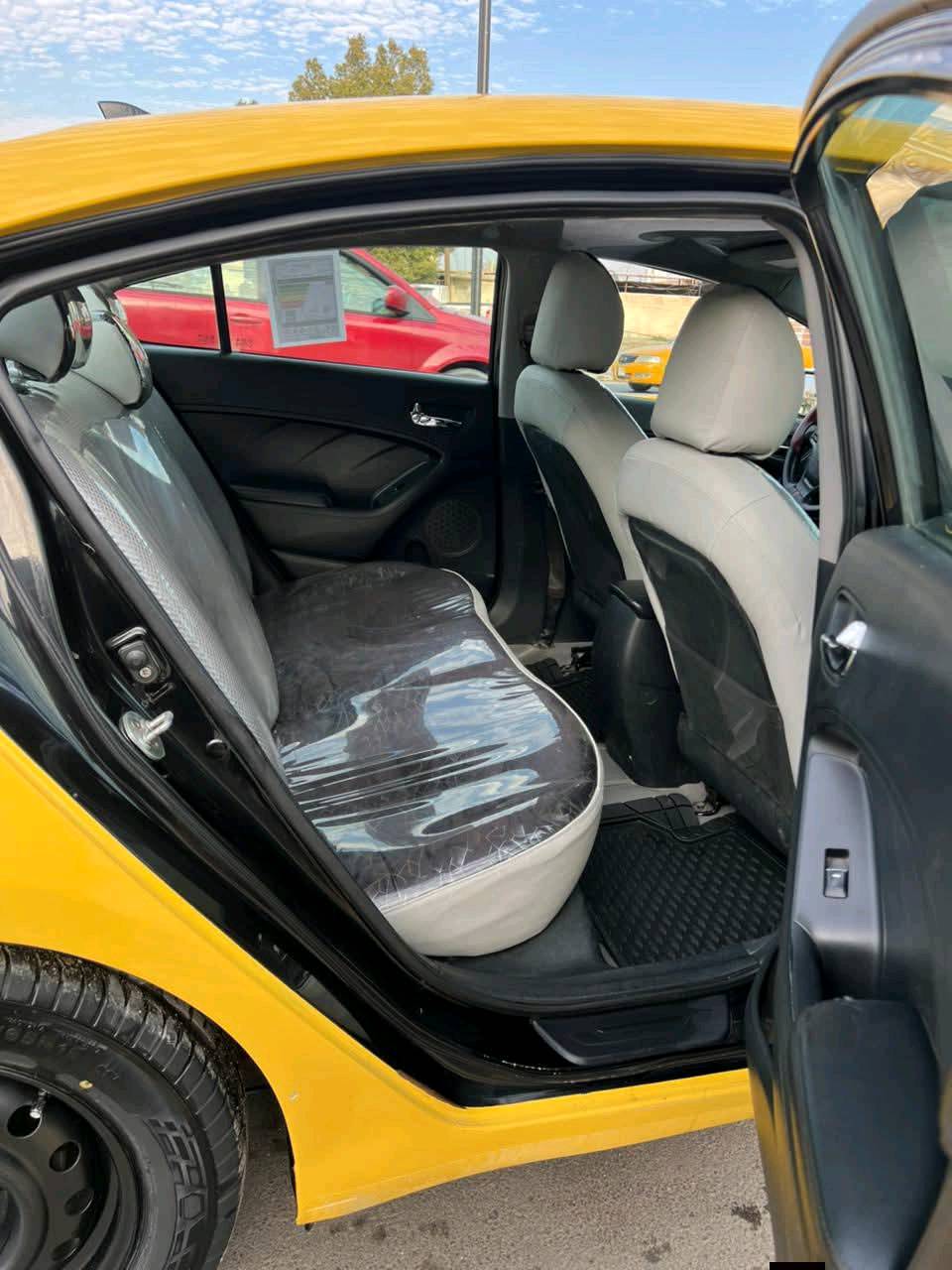 السلام عليكم كيا فورتي موديل 2016السياره أمريكيه حادث السياره جاملغ الامامي اليمن وباب وصور الحادث مرفقه بدون دواخل  بدون السعررر(١١٠) ***********السياره ما مشتغله تكسي اشاير بل مري تخم تاير جدد محرك١٨٠٠ دوش  كير ومحرك مكفولات تبريد وتدفئة شغالات تبريد ثلج ودسمه عامه  رقم الانگليزي بأسمي مشروع وطني ثاني يوم تحويل هزه جديده الشراي يتصل مكان سياره بغداد((صور الحادث مرفقه بالمنشور))