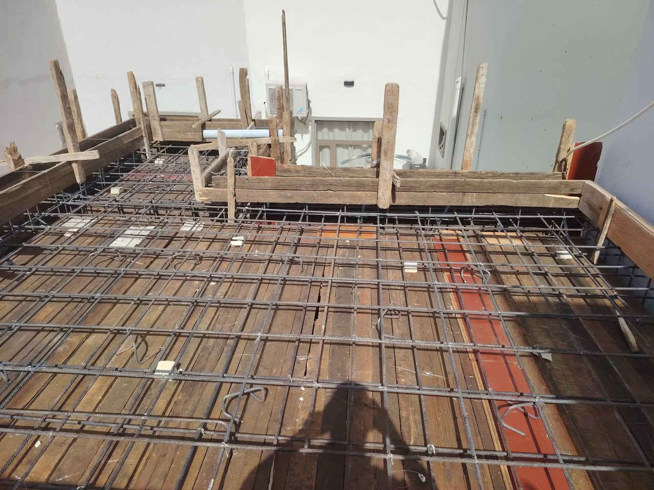 السلام عليكم مقاولات عامه دور ودوائر الحكومية بناء ترميم حدادية كافة المقولات عمل مرمر سراميك بورسلين كاشي عمل درجة أولى متفريق حالين كادر متميز ابو أمير نصير الكريطي ***********
